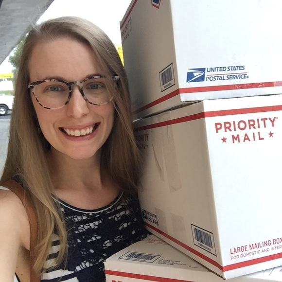 Welcome to my closet! My name is Chelsea 🌞 - Picture 13 of 15